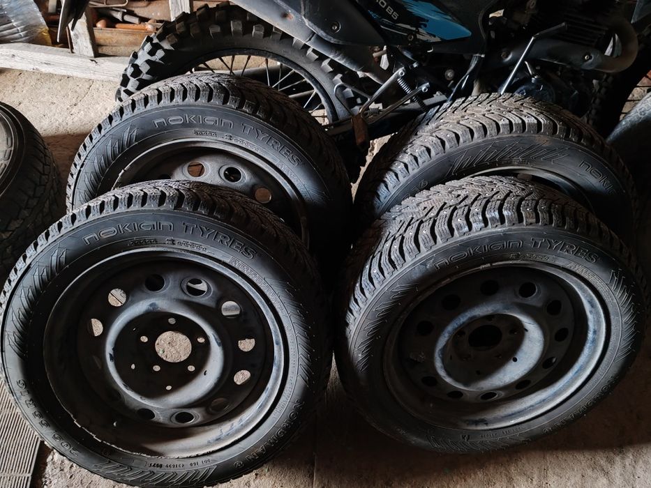 Nokian tyres 205/55 R16(зимние)