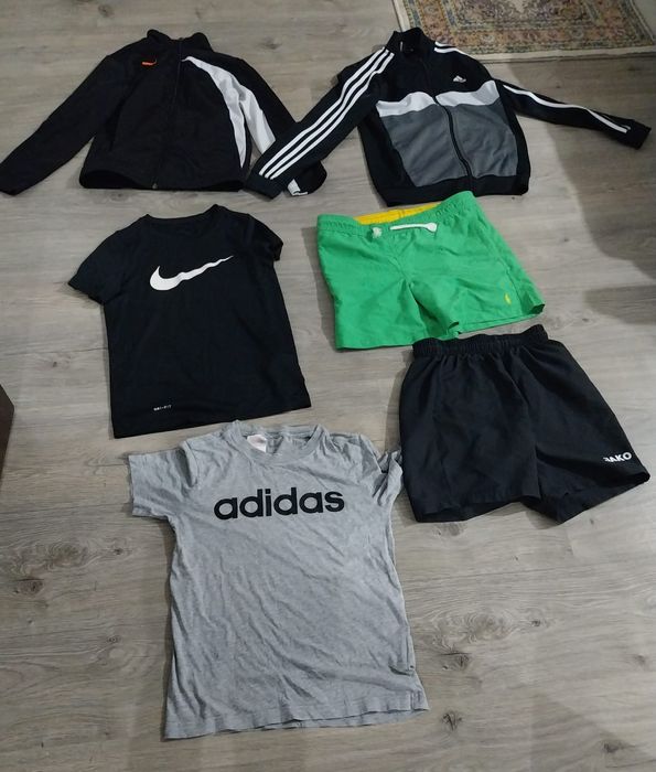 Vând haine baieti în stare buna