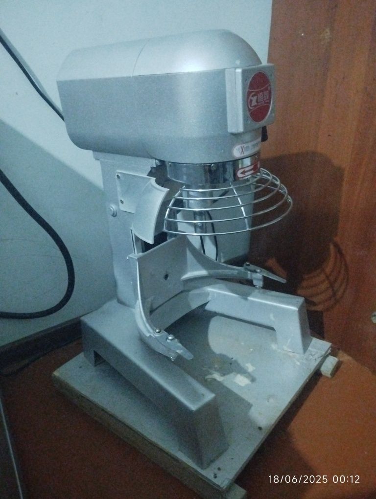 Mikser yangi 1 oy ishlagan