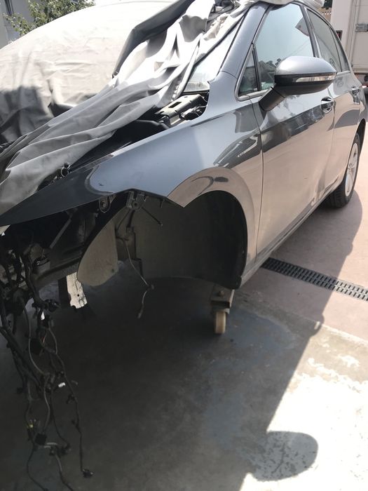 Aripa stânga fata VW Golf 8