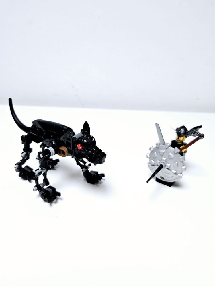 Lego Vikings 7015 - Viking Warrior challenges the Fenris Wolf (2005)