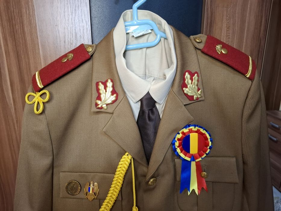 Costum militar Exceptional