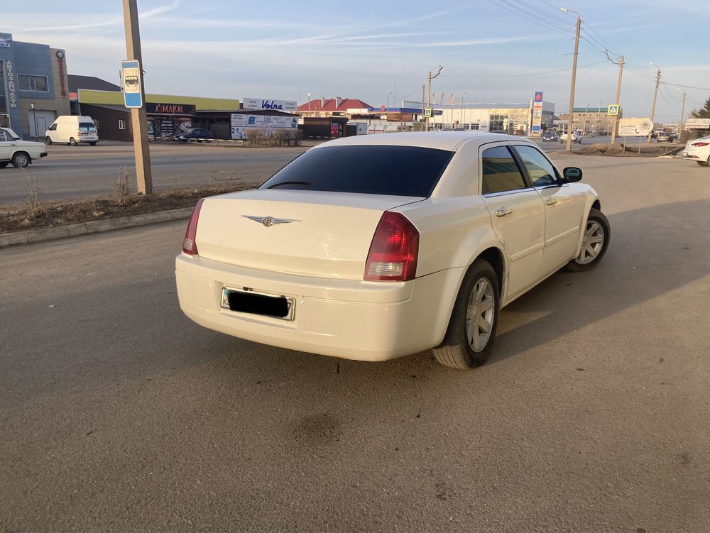 Chrysler C300 в хорошем состоянии