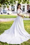 Ofer spre vanzare Rochie de Mireasa si costum Mire!