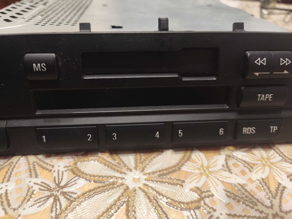 Радио касетофон за автомобил. Clarion CRN 37 и BMW reverse (PHILIPS)