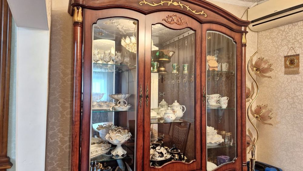 сервант в зал, в гостинную