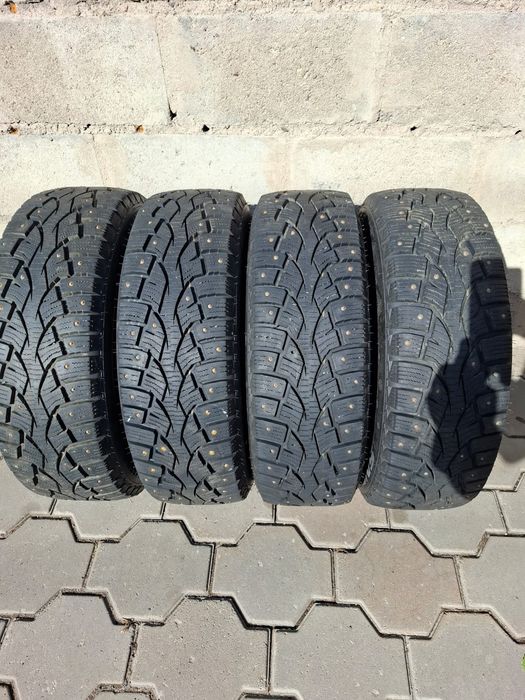 Продаю шины зимние 185/65R15 в отличном состоянии