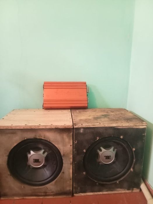 Продам динамики с усилителем