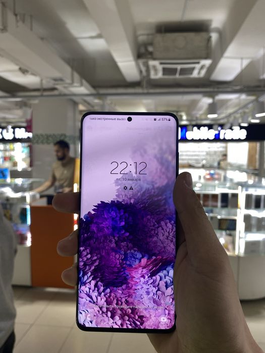 Samsung S20+.