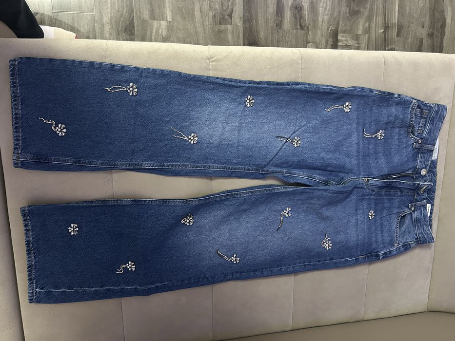 Compleu perfect pentru o iesire cool.