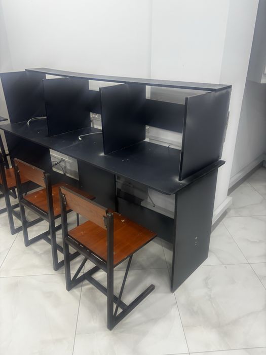 Компюторний стол сотилади.