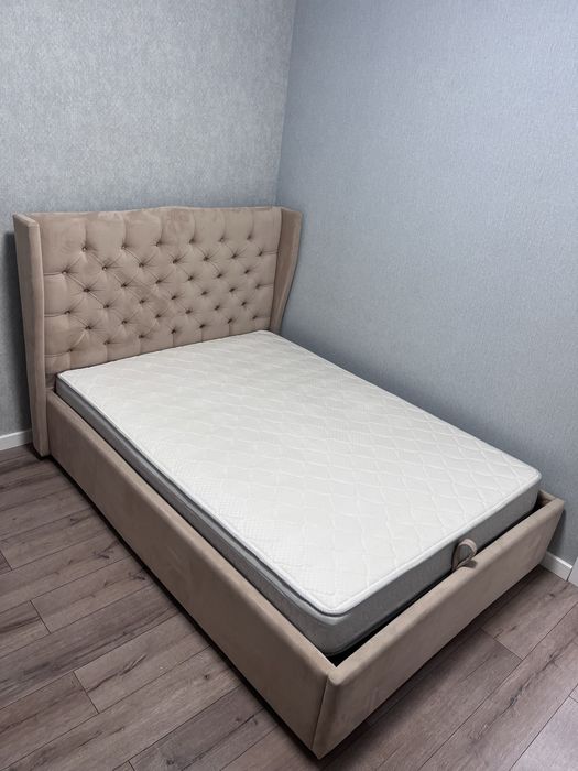 Продам кровать с матрацем