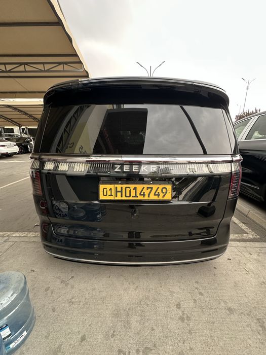 Zeekr 009 yurgan 2023-10