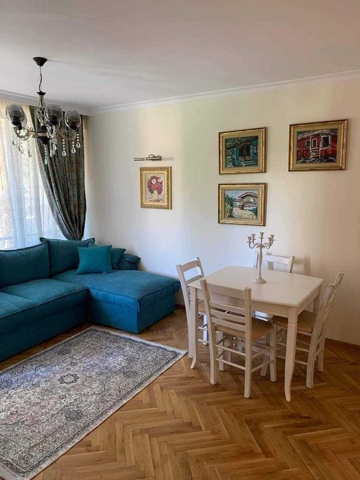 Дава се под наем Тристаен апартамент в София, Център - 76 кв.м за 900 € - Снимка #2