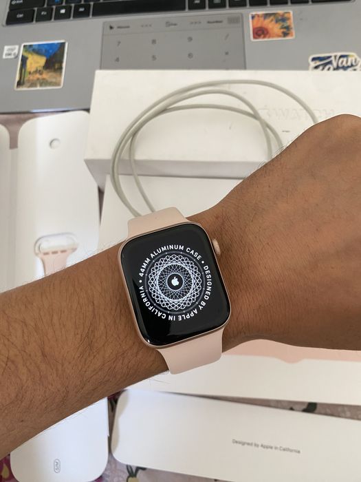 Apple Watch iWatch 5 full komplekt holati yangi ideal Zaryadkasi bilan