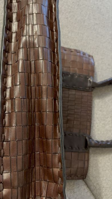 Кафява дамска чанта.