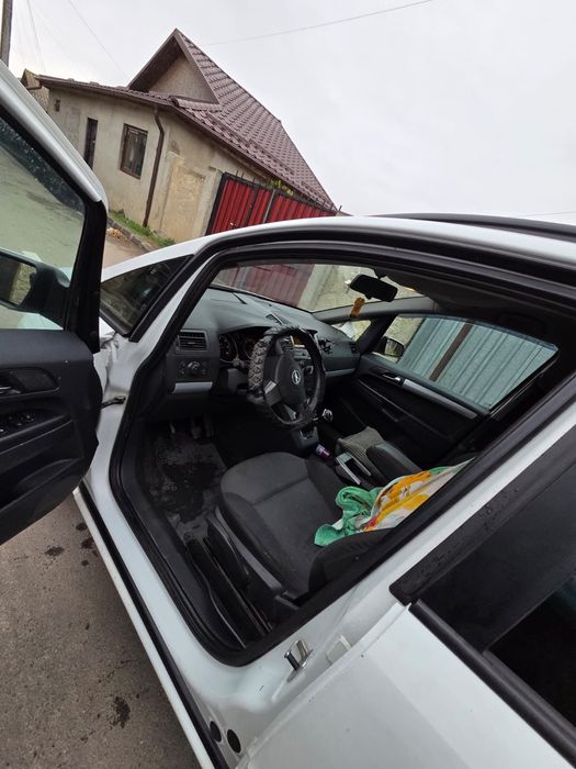 Vând Opel Zafira 1.9TDCI