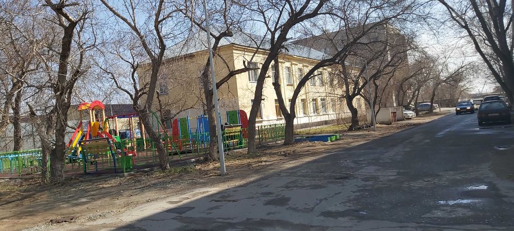 Продам 2-х комнатную квартиру 62кв.м - высокие потолки.