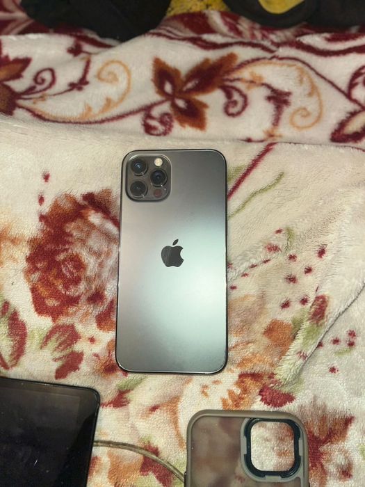 Продам айфон 12 про