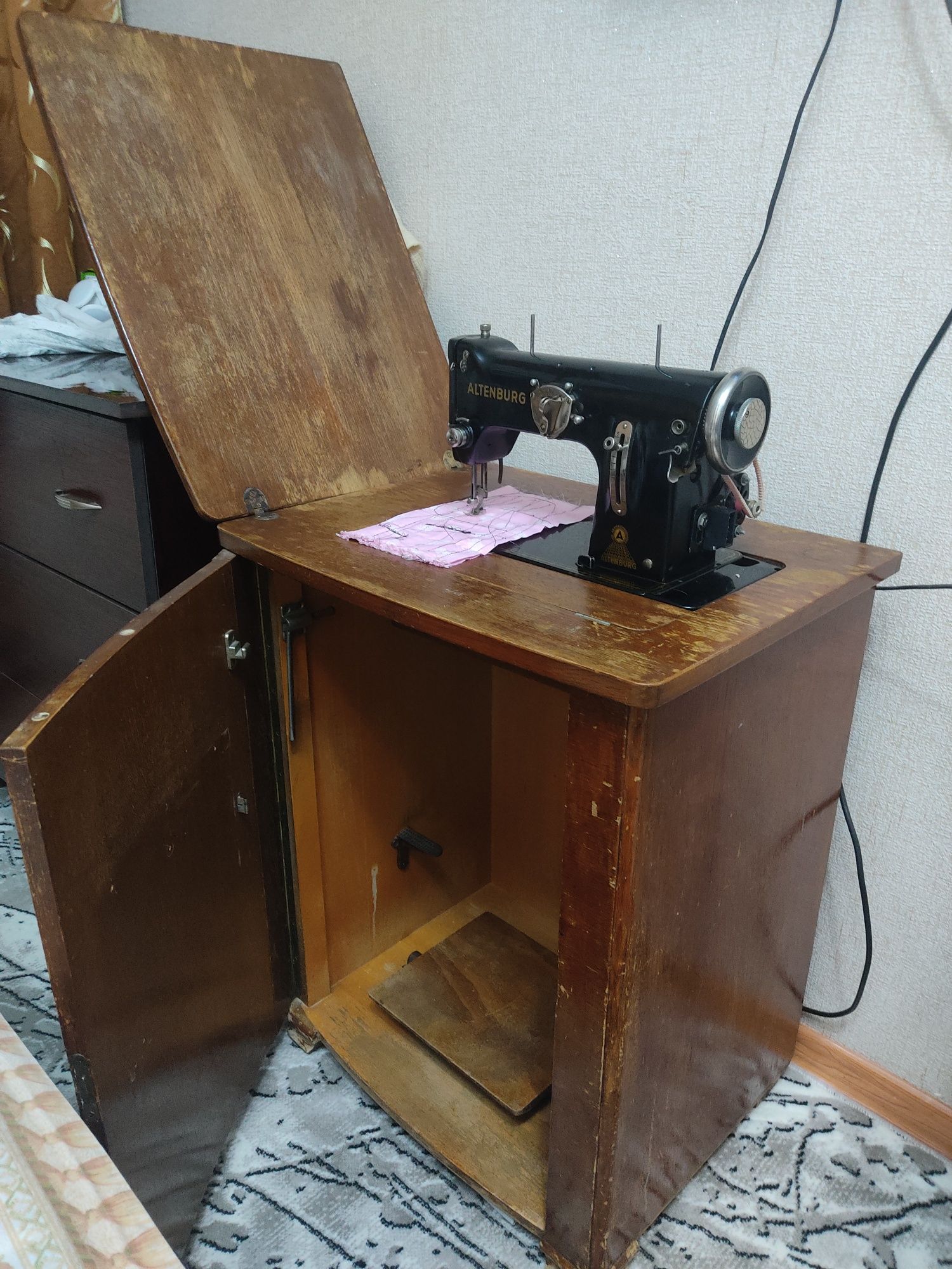 Швейная машинка немецкая