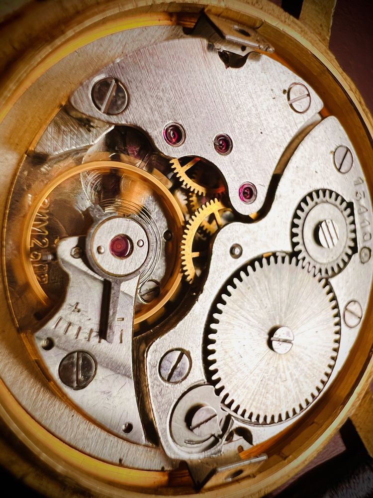 Pobeda ceas mecanic rusesc placat cu aur