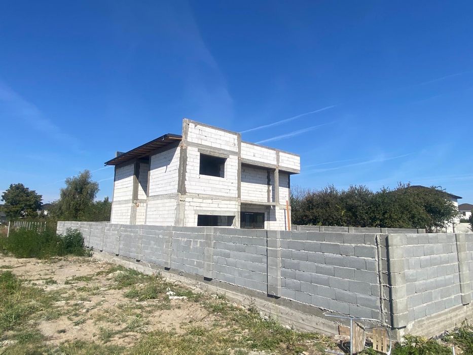 Casa la rosu preajba smart