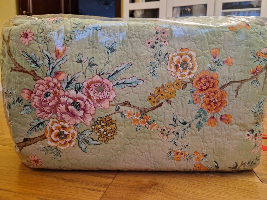 Cuvertura noua pentru  pat mare