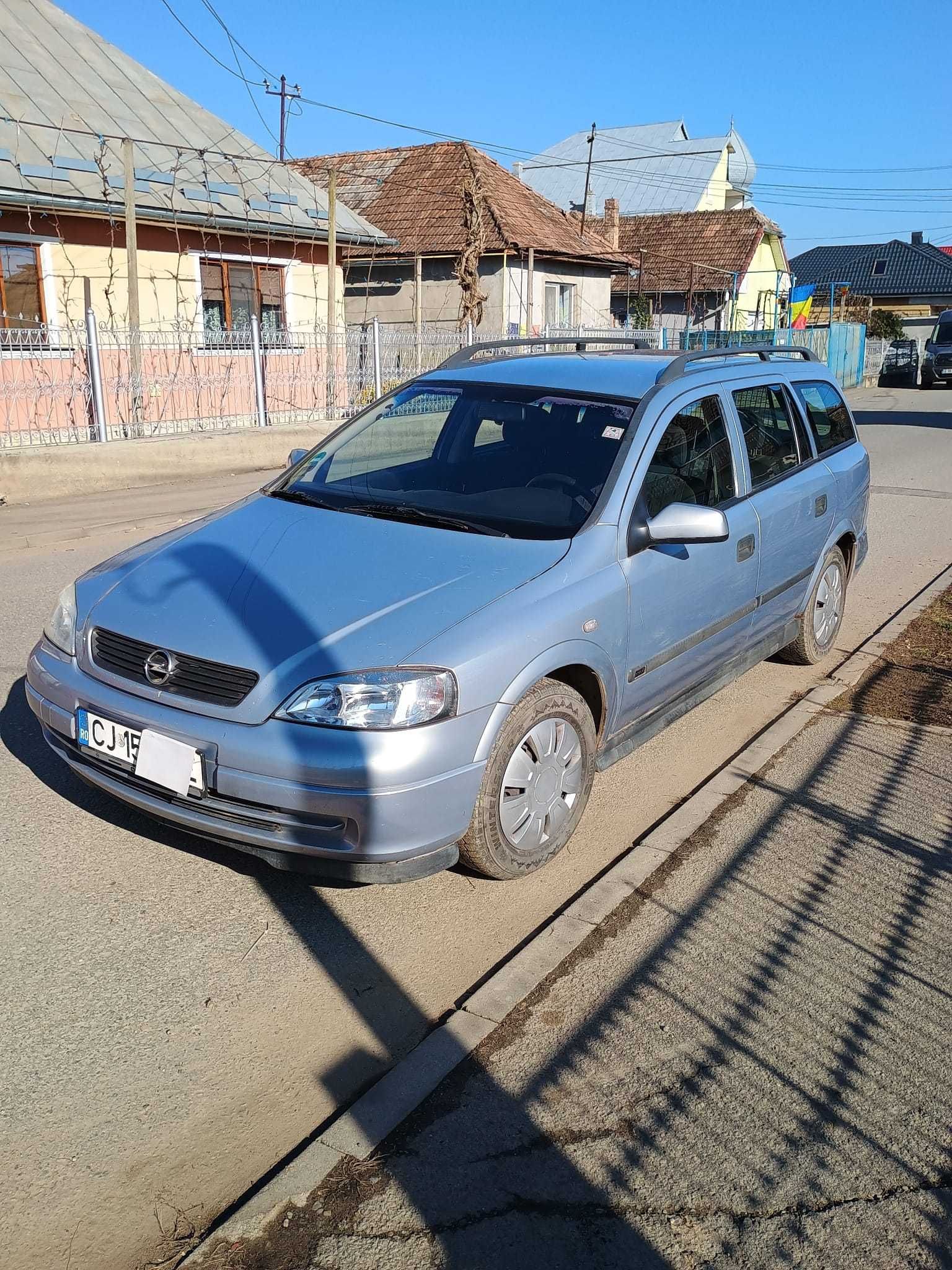 Vand Opel Astra Caravan, break, capacitate motor 1598, benzina.