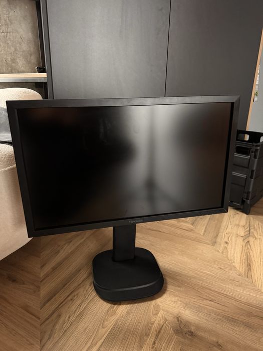 Monitor led ViewSonic 24” full Hd reglabil pe inaltime / office ideal