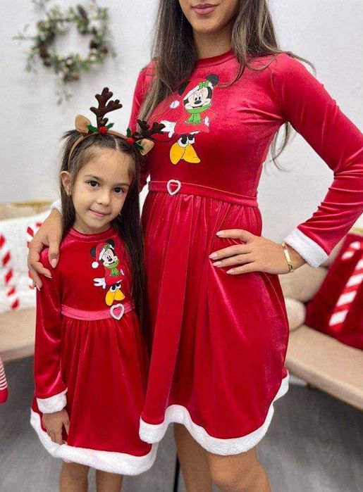 Set Rochie de Craciun 
rosie din catifea cu cordon in talie