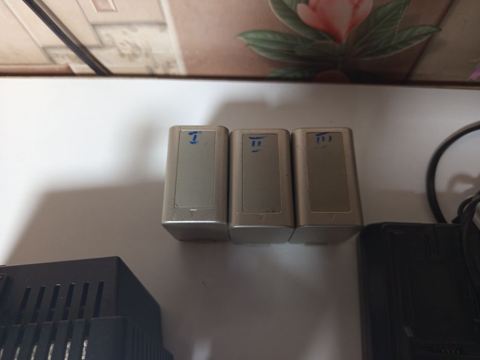 Lampa led cu voleti , 3 baterii si incarcator panasonic