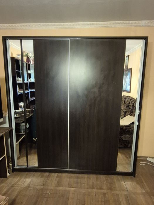 Dresing cu oglinzi si uși culisante