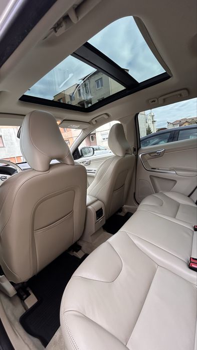 Volvo XC 60 M1G-  D4 AWD, 2.4 diesel, 190 CP, in 5 cilindri