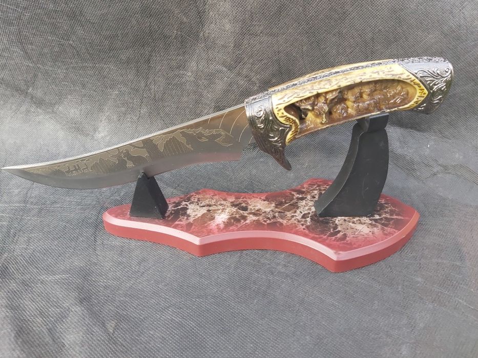 Колекционерски ловен нож с поставка-два модела