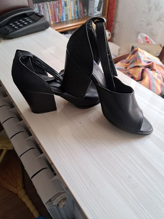 Женские туфли и полусапожки