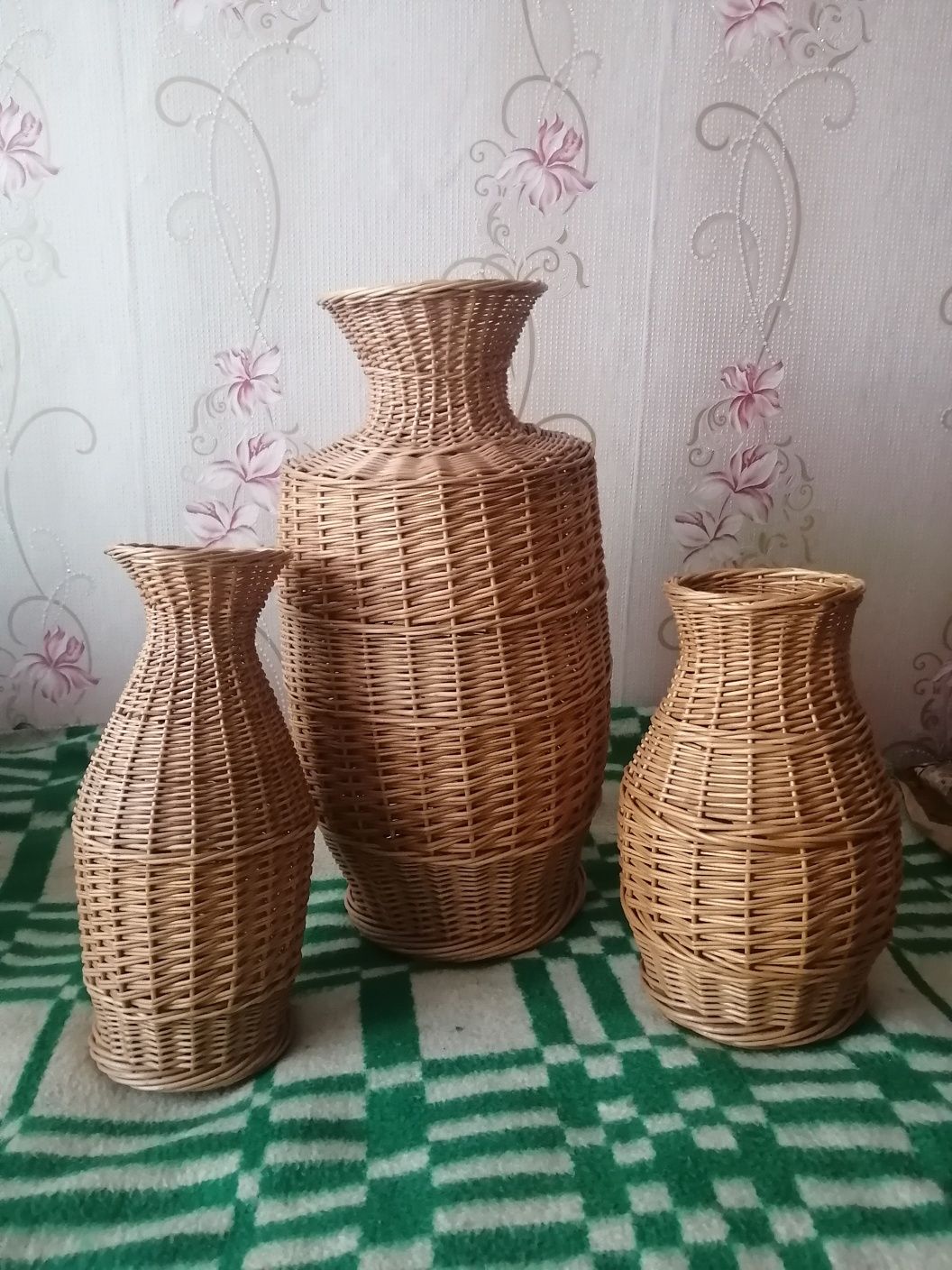 Продам вазы из лозы.