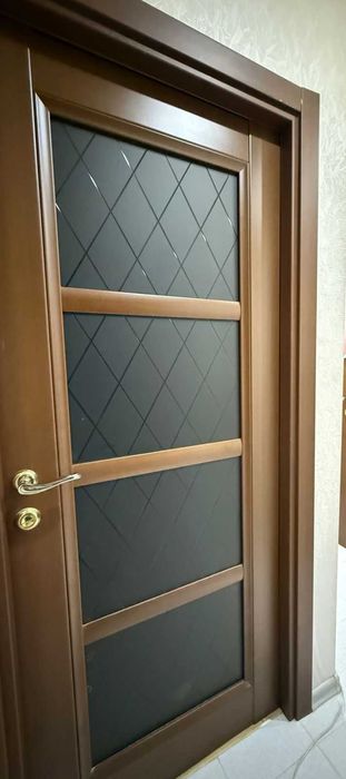 Межкомнатная дверь с матовым стеклом