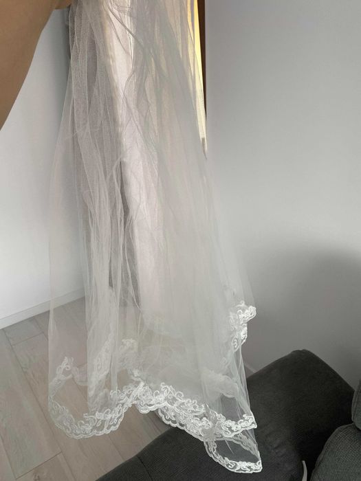 Vand Rochie de mireasa impreuna cu voal