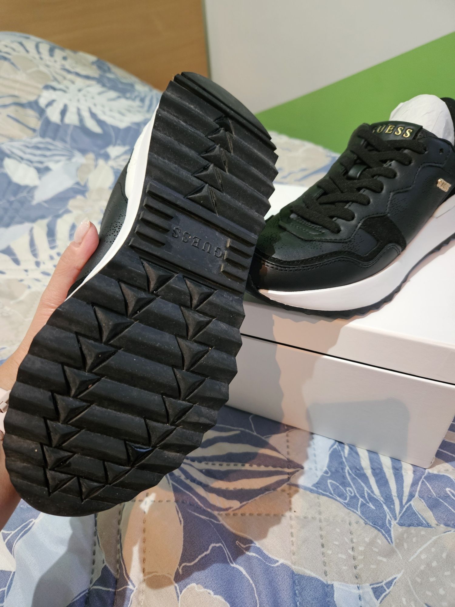 Дамски обувки GUESS