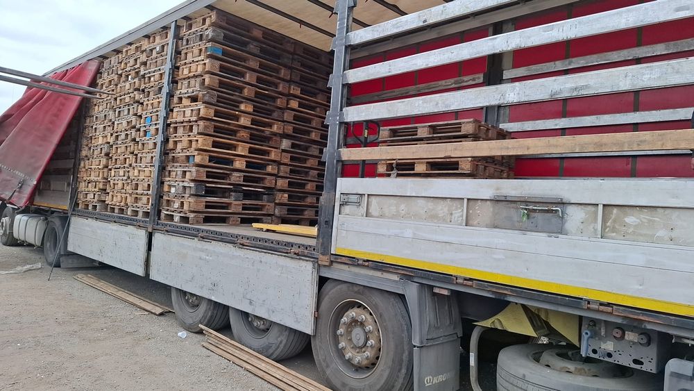 Vând paleti euro și NON euro