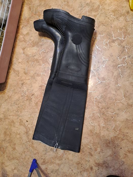 Сапоги болотные новые