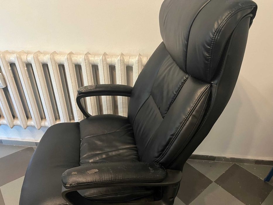 Кожен стол за офис