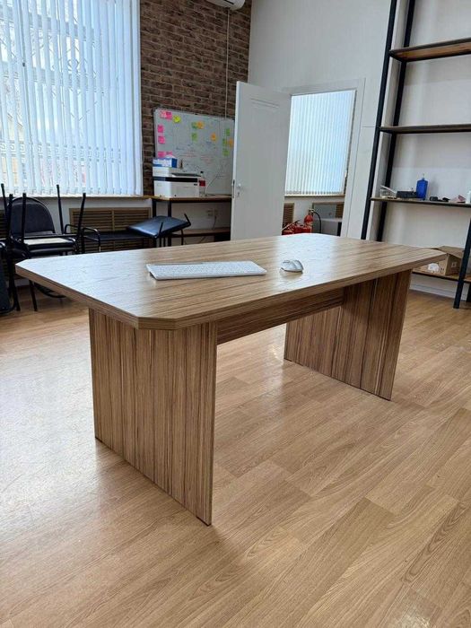 Продам стол большой и рабочие офисные современного стиля