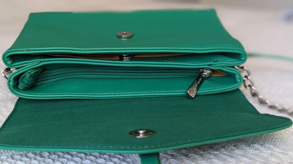 Зелена дамска чанта с презрамка David Jones Paris
