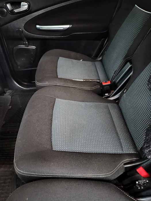 Vând Ford Galaxy 2011 luna 8 7 locuri carte de România azi 08 iulie