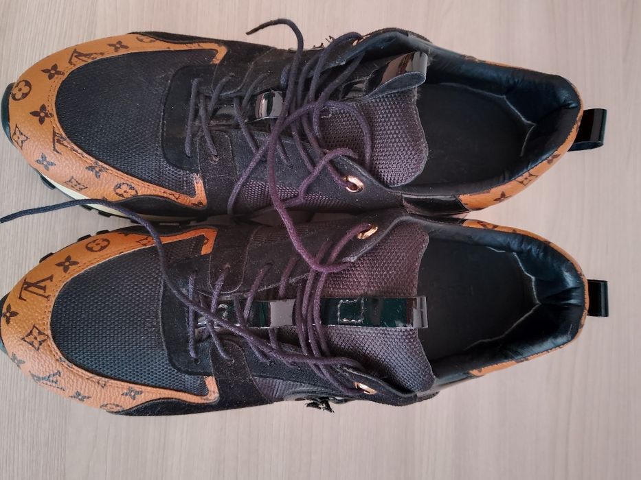 Продам женские кроссовки