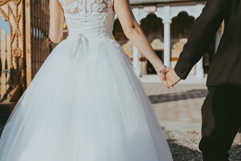 Vand rochie de mireasa