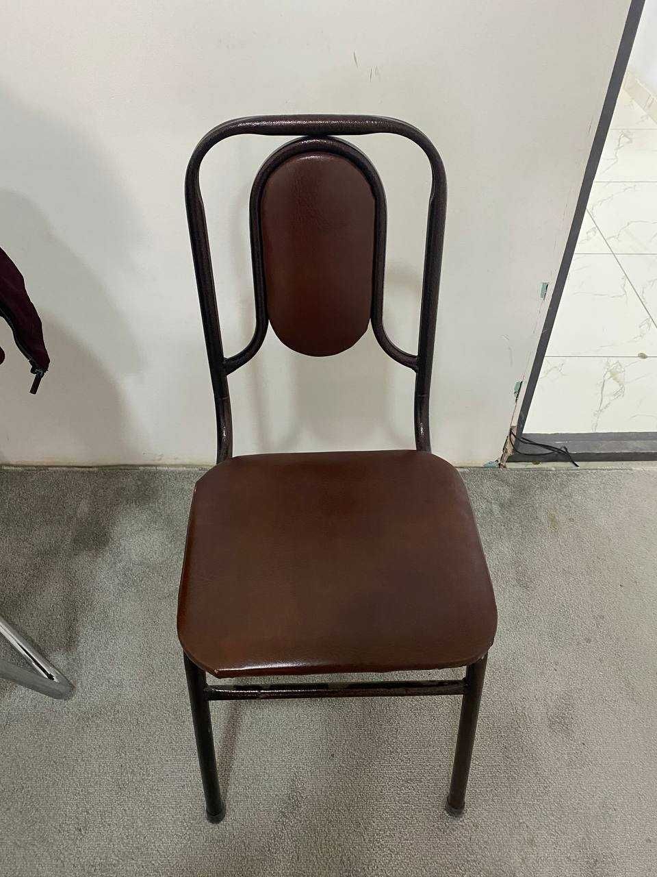 Stol sotiladi 5 ta stullari bilan narxini kelishamiz