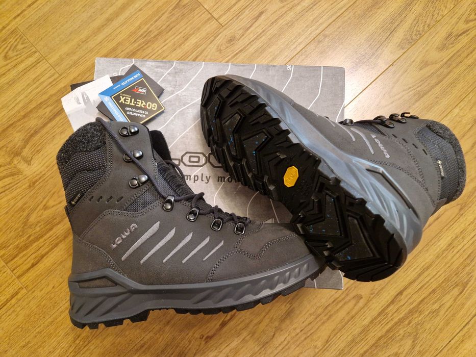 Bocanci, ghete Lowa Goretex, vanatoare, cabana, munte, tura, iarna