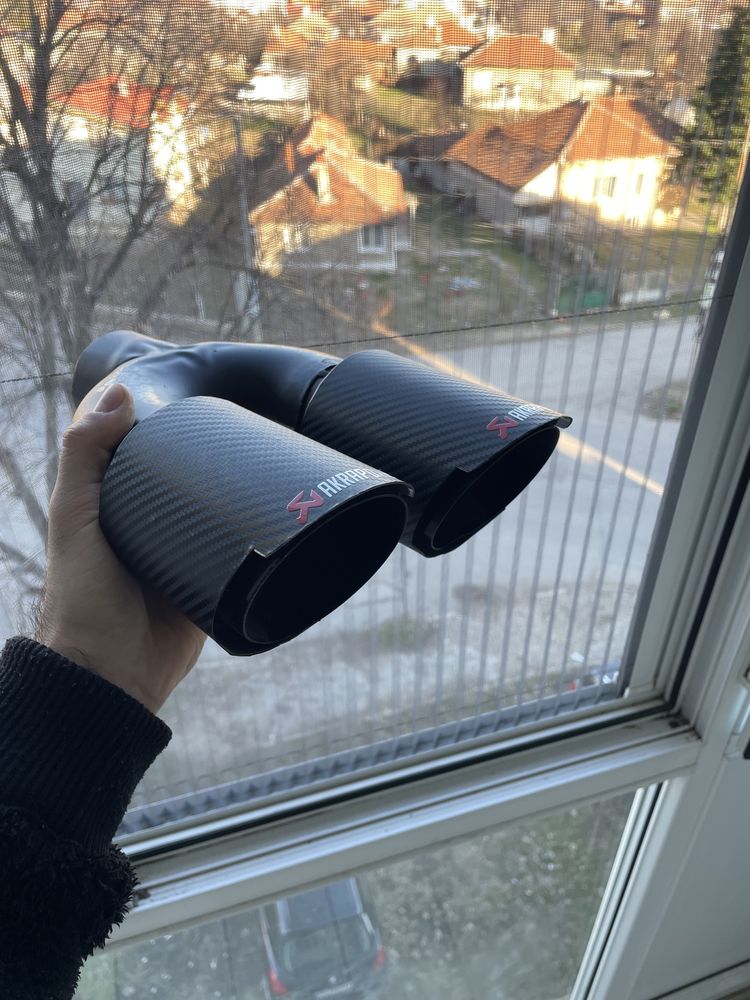 Ляв накрайник Akrapovic 90mm